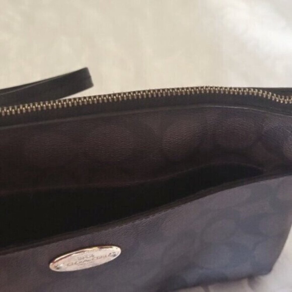 COACH Leather Wallet/ wristlet - Picture 5 of 8